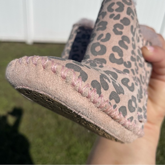 Ugg Cassie Leopard Infant Pink Cheetah Animal Print size 0/1 Pristine 0-6 months - Picture 3 of 9